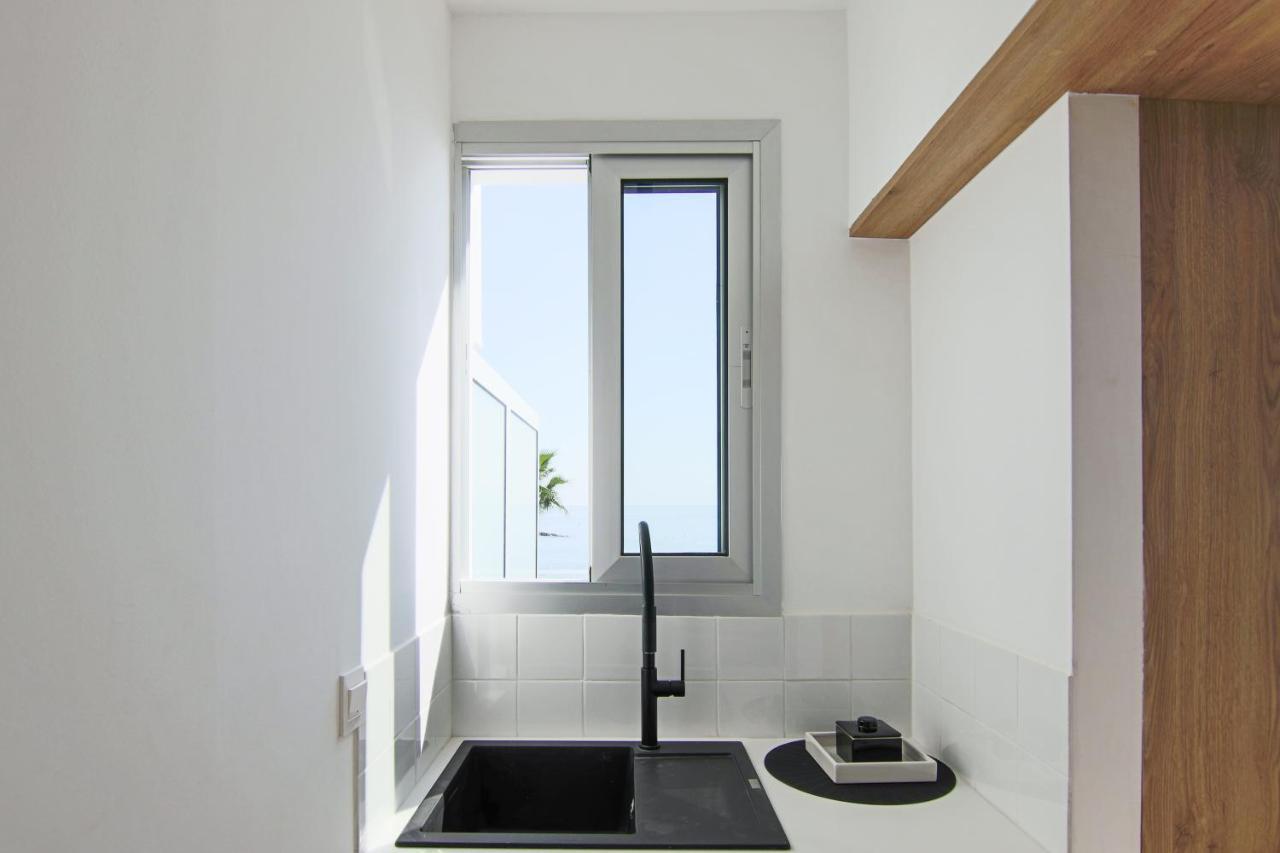 Phaedrus Living Seaview Studio Suite Lighthouse 52 Paphos 外观 照片